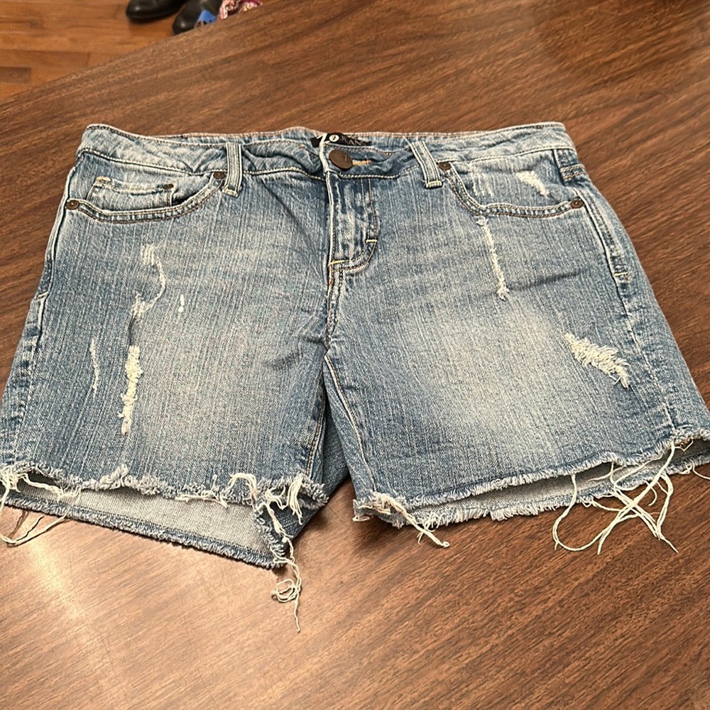 Z 2 jeans shorts size 11. Distressed